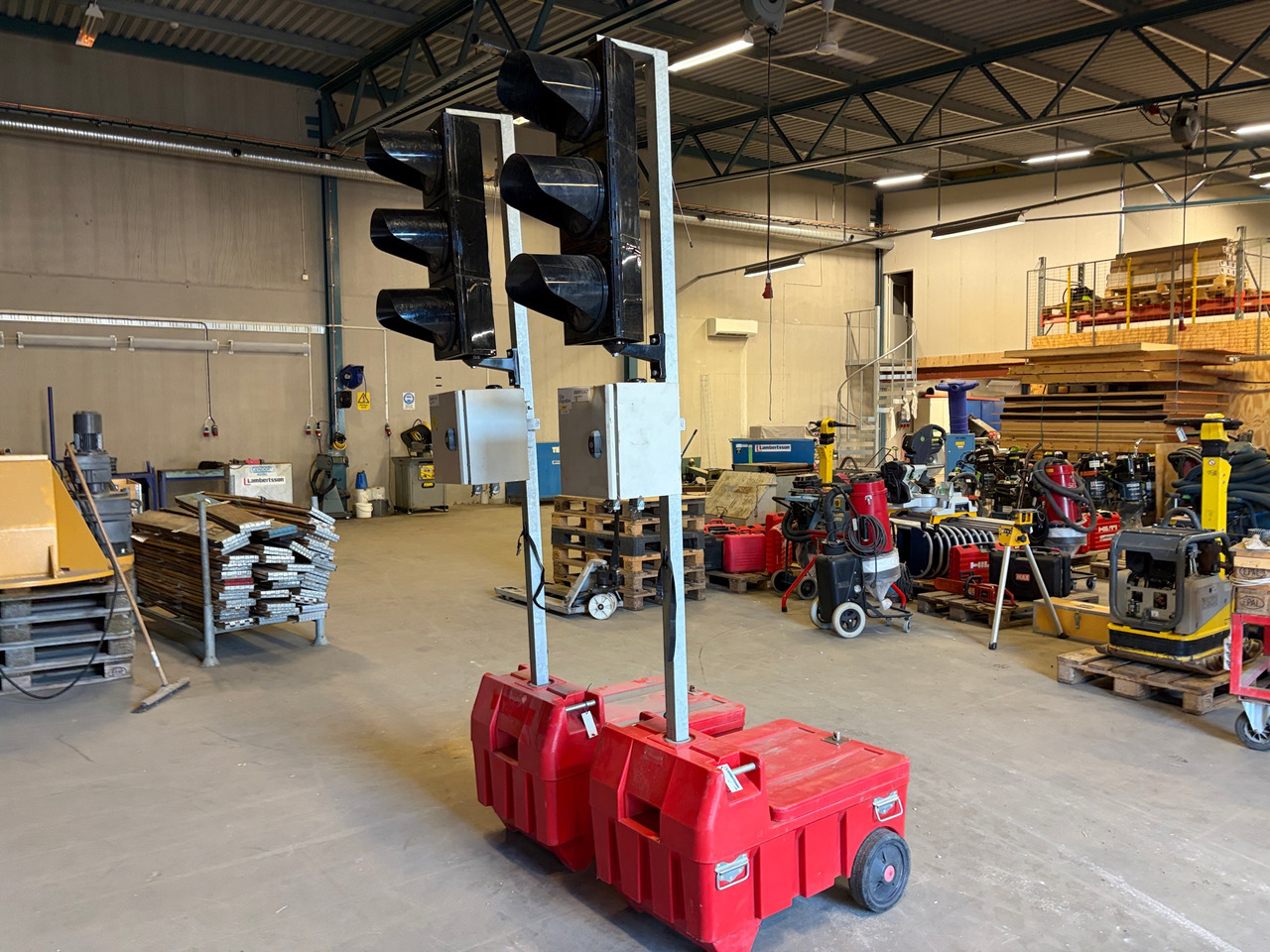 Sila Trafiksignal - Equipo de construcción: foto 1 Sila Trafiksignal - Equipo de construcción: foto 1