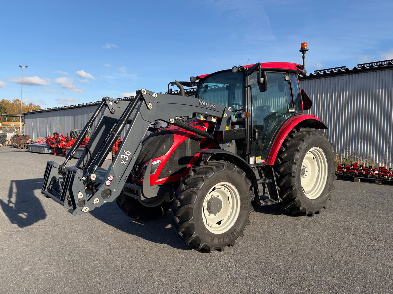 Valtra A75 - Tractor: foto 1 Valtra A75 - Tractor: foto 1