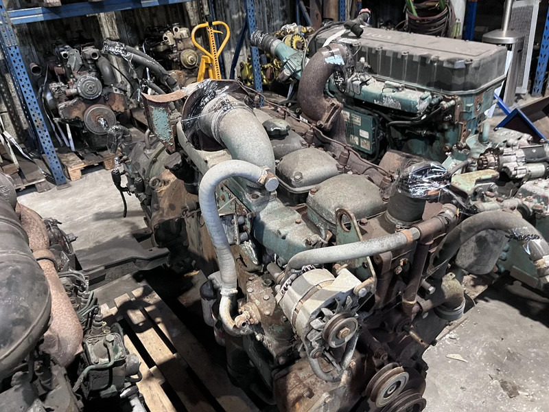 Volvo D100 met scheepskoppeling - Motor: foto 2 Volvo D100 met scheepskoppeling - Motor: foto 2