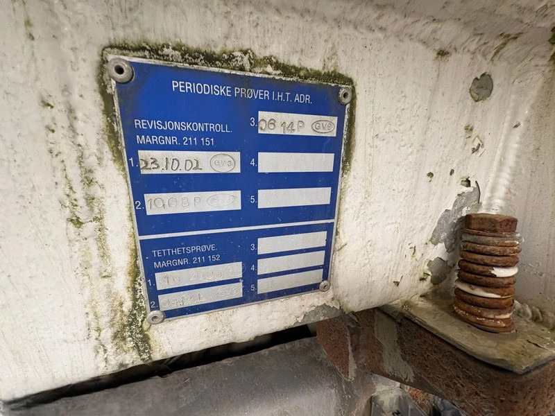 Volvo FL 7 Volvo FL7 285 Fuel tanker 4x2 - Camión cisterna: foto 4 Volvo FL 7 Volvo FL7 285 Fuel tanker 4x2 - Camión cisterna: foto 4