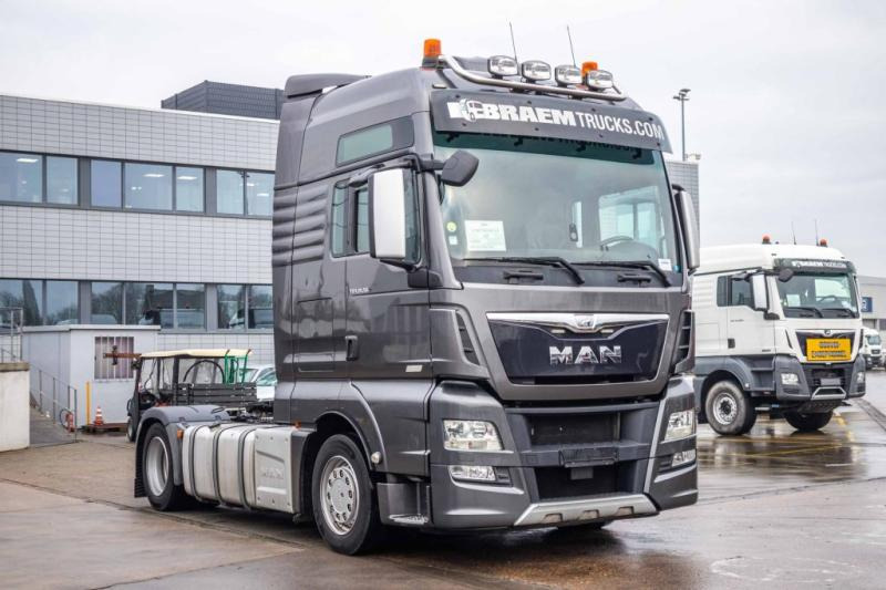 MAN TGX 18.560 XXL LLS+ INTARDER - Cabeza tractora: foto 2 MAN TGX 18.560 XXL LLS+ INTARDER - Cabeza tractora: foto 2