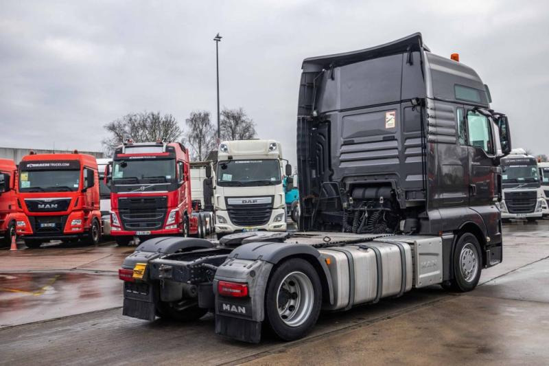 MAN TGX 18.560 XXL LLS+ INTARDER - Cabeza tractora: foto 3 MAN TGX 18.560 XXL LLS+ INTARDER - Cabeza tractora: foto 3