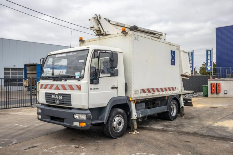 MAN LE 12.180 - COMILEV EN170TPC - Camión con plataforma elevadora: foto 1 MAN LE 12.180 - COMILEV EN170TPC - Camión con plataforma elevadora: foto 1