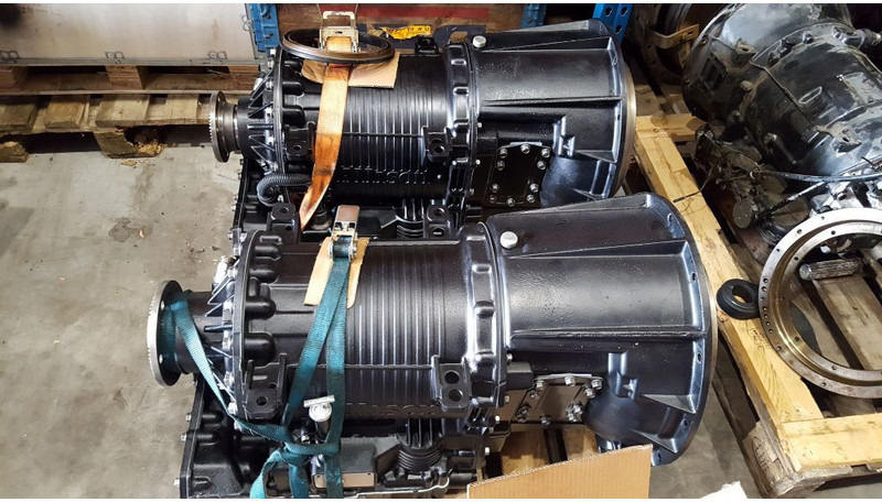 Terberg Allison MT643,MD3060,MD3000,ZF 6WG211 - Tractor industrial: foto 1 Terberg Allison MT643,MD3060,MD3000,ZF 6WG211 - Tractor industrial: foto 1