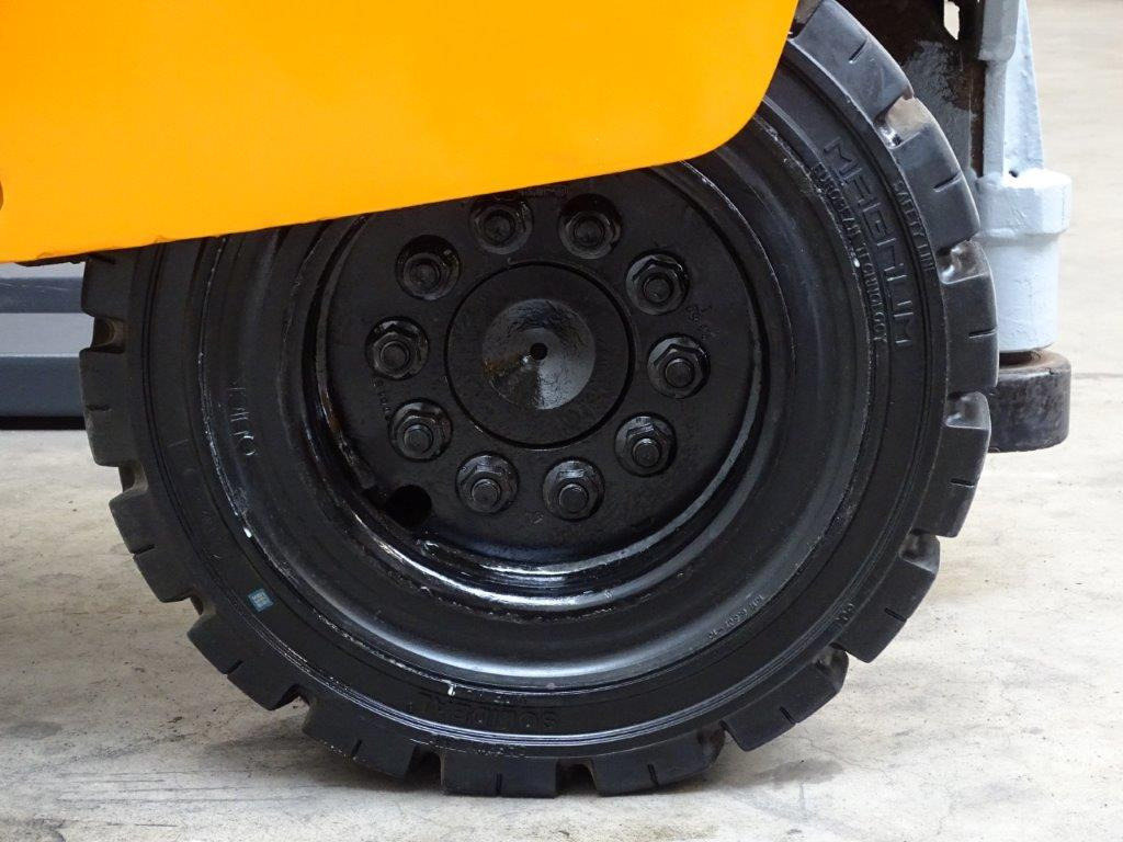 Hubtex DQ45-G - TRAVERSE - Carretilla de 4 vías: foto 2 Hubtex DQ45-G - TRAVERSE - Carretilla de 4 vías: foto 2