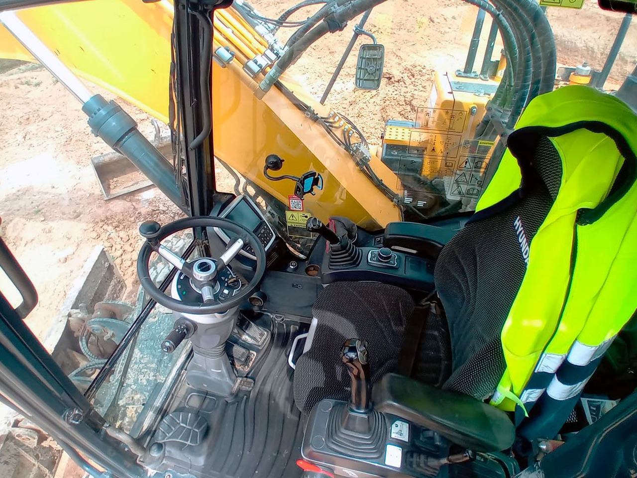 HYUNDAI HW180 - Excavadora de ruedas: foto 3 HYUNDAI HW180 - Excavadora de ruedas: foto 3