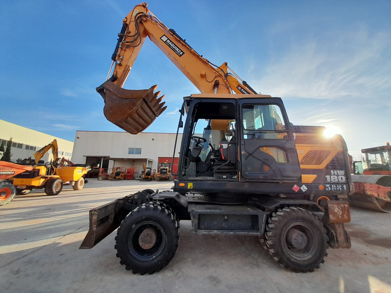 HYUNDAI HW180 - Excavadora de ruedas: foto 4 HYUNDAI HW180 - Excavadora de ruedas: foto 4