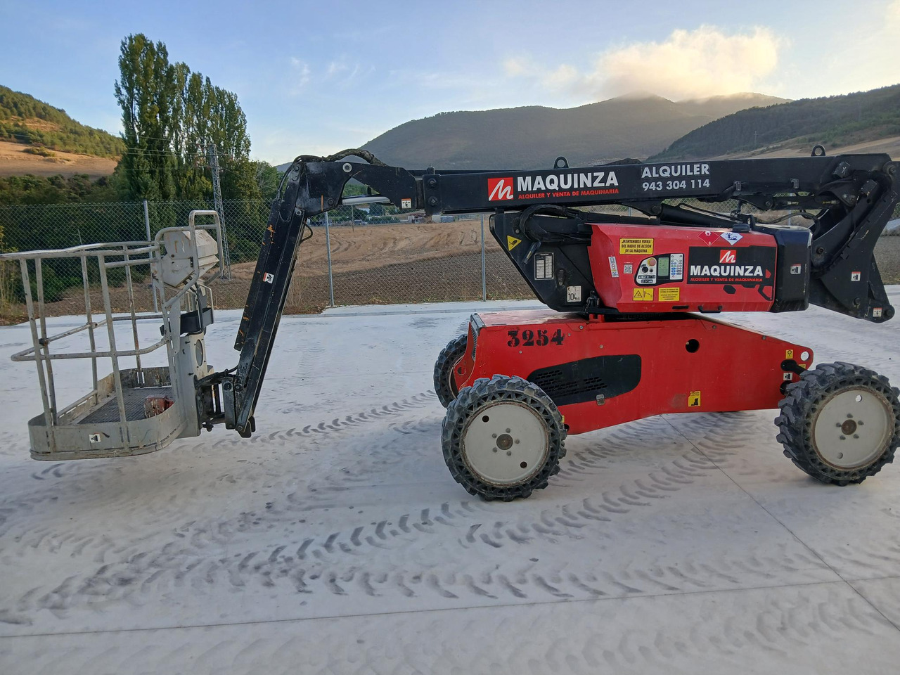 MANITOU MAN GO 12 - Plataforma articulada: foto 1 MANITOU MAN GO 12 - Plataforma articulada: foto 1
