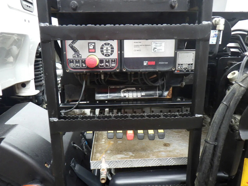 Camión grúa Iveco EuroCargo 140 250 / 6 cilinder / Manual / Bladgeveerd / Hiab X-HIDUO 158 / Radiografisch / Drilling / Winch: foto 11
