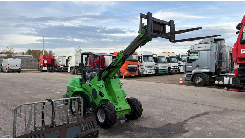 Avant 745 TDL (BELGIAN MACHINE / TOP CONDITION / 4X4 OPTIDRIVE / INCL ATTACHMENTS) - Minicargadora de cadenas: foto 2 Avant 745 TDL (BELGIAN MACHINE / TOP CONDITION / 4X4 OPTIDRIVE / INCL ATTACHMENTS) - Minicargadora de cadenas: foto 2