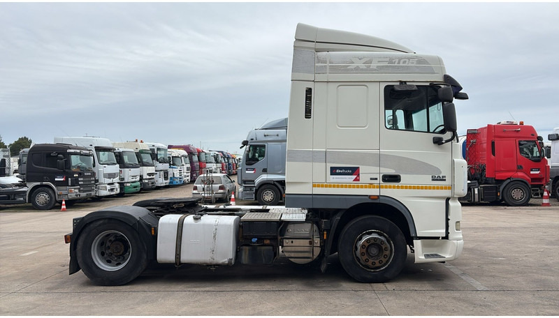 DAF 105 XF 460 (AIRCO / GOOD CONDITION / BONNE ETAT / BOITE MANUALLE / GEARBOX MANUAL) - Cabeza tractora: foto 4 DAF 105 XF 460 (AIRCO / GOOD CONDITION / BONNE ETAT / BOITE MANUALLE / GEARBOX MANUAL) - Cabeza tractora: foto 4
