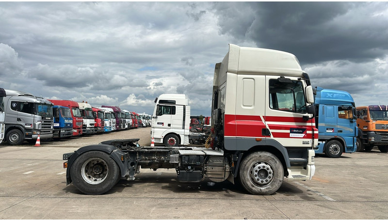 DAF 85 CF 460 (BOITE MANUELLE / MANUAL GEARBOX / GOOD CONDITION / BONNE ETAT) - Cabeza tractora: foto 4 DAF 85 CF 460 (BOITE MANUELLE / MANUAL GEARBOX / GOOD CONDITION / BONNE ETAT) - Cabeza tractora: foto 4