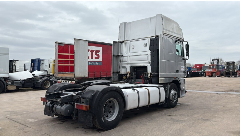DAF XF 95.480 (EURO 3 / MANUAL GEARBOX / BOITE MANUELLE) - Cabeza tractora: foto 5 DAF XF 95.480 (EURO 3 / MANUAL GEARBOX / BOITE MANUELLE) - Cabeza tractora: foto 5