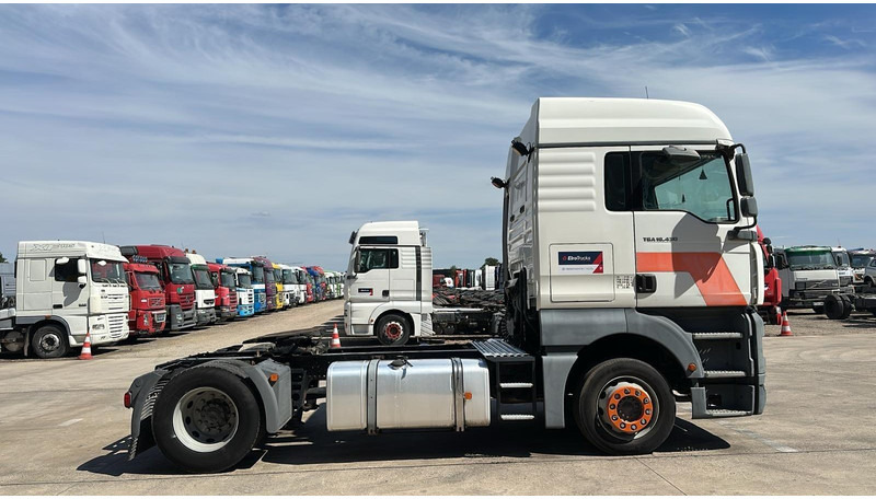 MAN TGA 18.430 (BOITE MANUELLE / MANUAL GEARBOX) - Cabeza tractora: foto 4 MAN TGA 18.430 (BOITE MANUELLE / MANUAL GEARBOX) - Cabeza tractora: foto 4