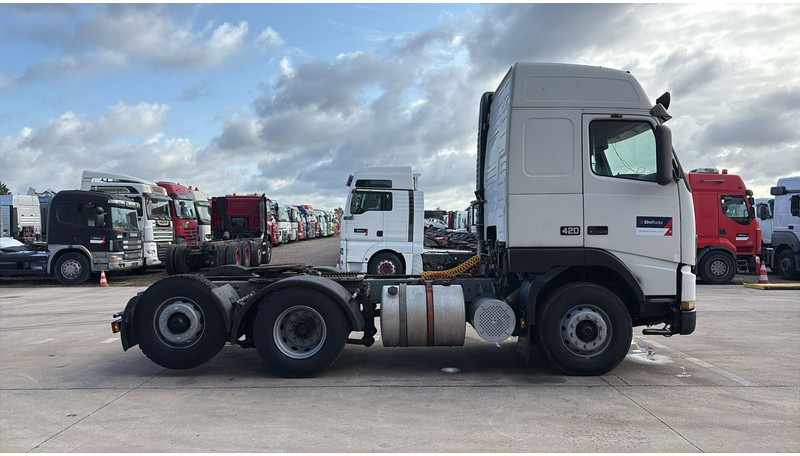 Volvo FH 12.420 (6X2 / BOITE MANUELLE / MANUAL GEARBOX / 8 PNEUS / 8 TYRES) - Cabeza tractora: foto 3 Volvo FH 12.420 (6X2 / BOITE MANUELLE / MANUAL GEARBOX / 8 PNEUS / 8 TYRES) - Cabeza tractora: foto 3