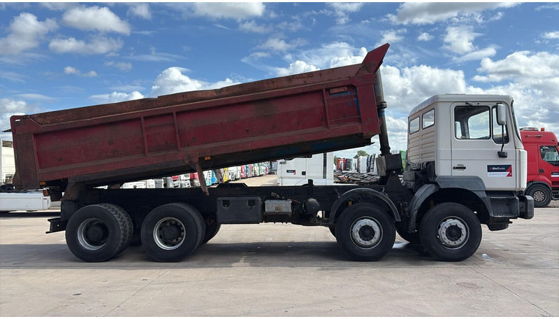 MAN 35.372 (MANUAL PUMP / 6 CYLINDER / BIG AXLE / STEEL SUSP.) - Camión volquete: foto 3 MAN 35.372 (MANUAL PUMP / 6 CYLINDER / BIG AXLE / STEEL SUSP.) - Camión volquete: foto 3