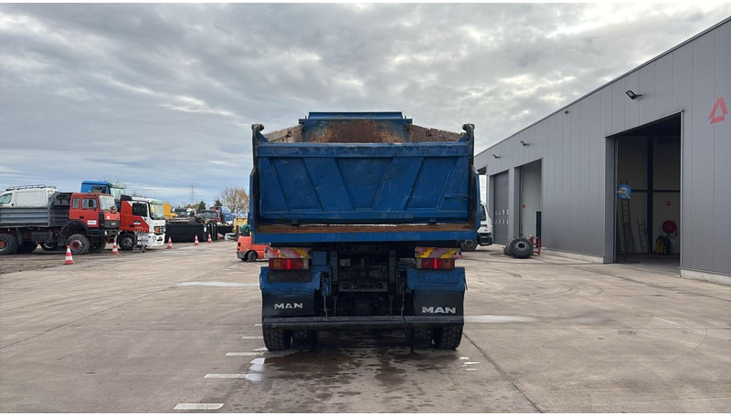 MAN 35.414 (6 CYLINDER / 8X6 / BIG AXLES / STEEL SUSP. / LAMES / GRAND PONT) - Camión volquete: foto 5 MAN 35.414 (6 CYLINDER / 8X6 / BIG AXLES / STEEL SUSP. / LAMES / GRAND PONT) - Camión volquete: foto 5