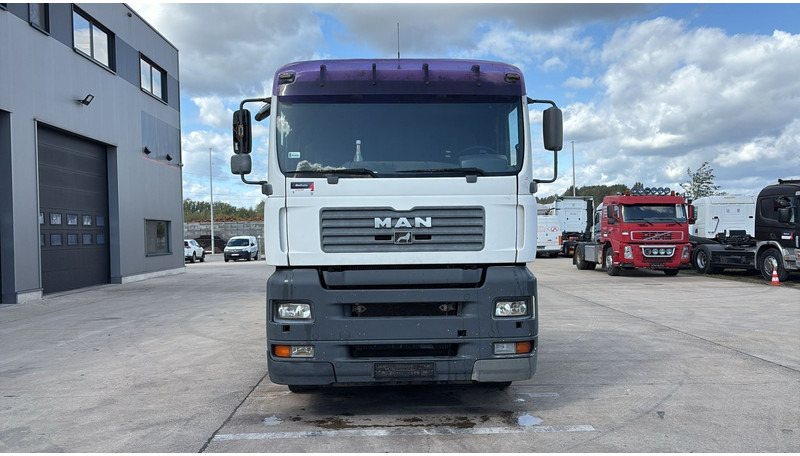 MAN TGA 28.480 (MANUAL PUMP / POMPE MANUELLE / BOITE MANUAL / MANUAL GEARBOX) - Camión chasis: foto 2 MAN TGA 28.480 (MANUAL PUMP / POMPE MANUELLE / BOITE MANUAL / MANUAL GEARBOX) - Camión chasis: foto 2
