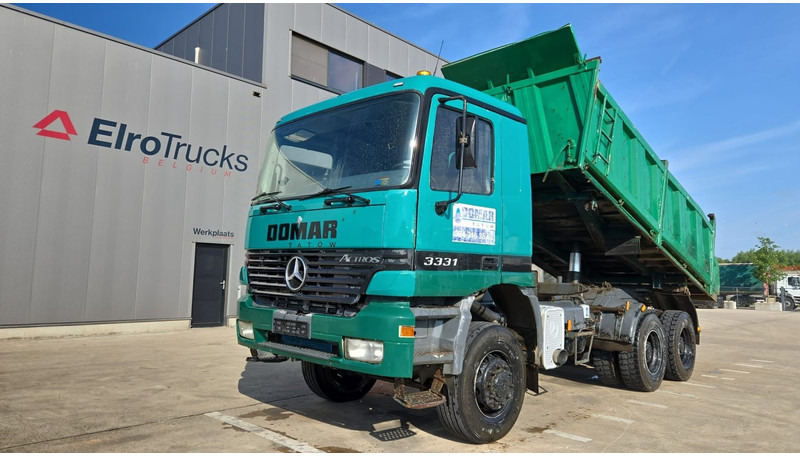 Mercedes-Benz Actros 3331 (BOITE MANUELLE / 6X6 / LAMES / GRAND PONT / V6) - Camión volquete: foto 1 Mercedes-Benz Actros 3331 (BOITE MANUELLE / 6X6 / LAMES / GRAND PONT / V6) - Camión volquete: foto 1