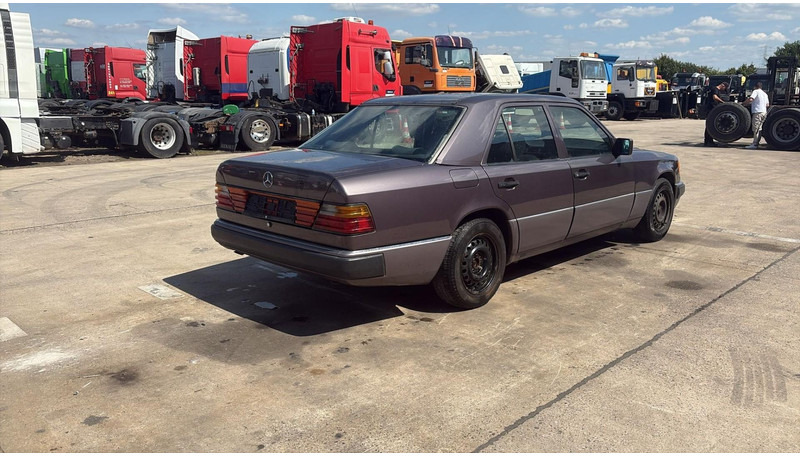 Mercedes-Benz E-Klasse 200 (GERMAN CAR / VOITURE D'ALLEMAGNE / ESSENCE / PETROL / MANUAL) - Berlina: foto 5 Mercedes-Benz E-Klasse 200 (GERMAN CAR / VOITURE D'ALLEMAGNE / ESSENCE / PETROL / MANUAL) - Berlina: foto 5