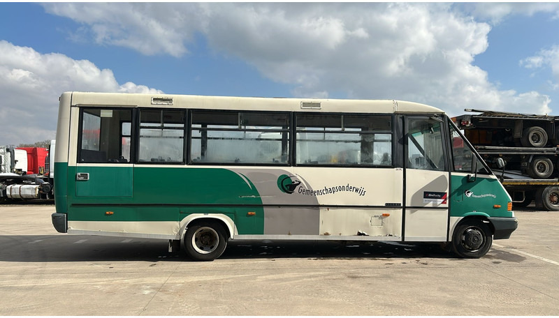 Mercedes-Benz Vario 614 (BELGIAN BUS / MANUAL PUMP / POMPE MANUELLE / BOITE MANUELLE / LAMES) - Autobús urbano: foto 4 Mercedes-Benz Vario 614 (BELGIAN BUS / MANUAL PUMP / POMPE MANUELLE / BOITE MANUELLE / LAMES) - Autobús urbano: foto 4