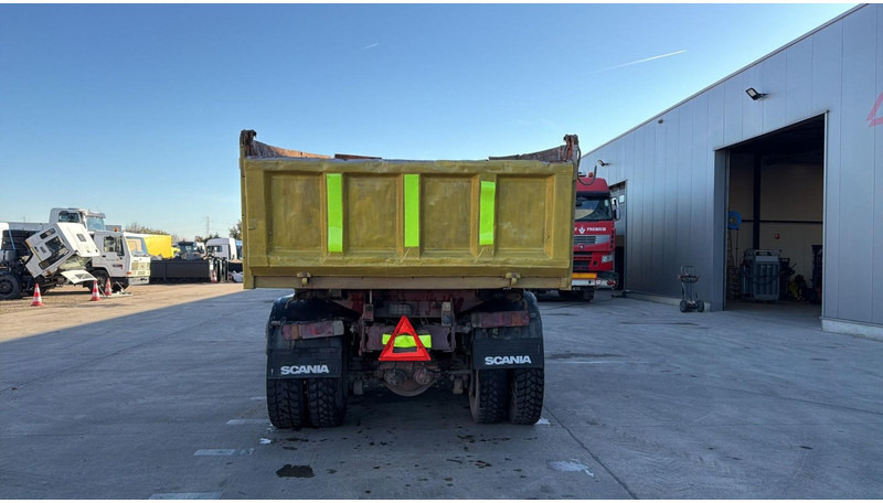 Scania 92 M (MANUAL PUMP / 6X4 / STEEL SUSP. / LAMES / POMPE MANUELLE) - Camión volquete: foto 5 Scania 92 M (MANUAL PUMP / 6X4 / STEEL SUSP. / LAMES / POMPE MANUELLE) - Camión volquete: foto 5