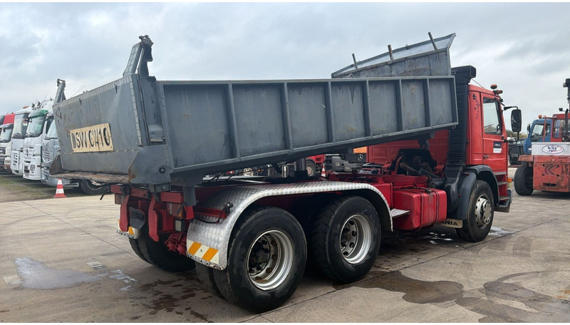 Scania 93-280 (POMPE MANUELLE / MANUAL PUMP / 6X4 / STEEL SUSP. / LAMES) - Camión volquete: foto 4 Scania 93-280 (POMPE MANUELLE / MANUAL PUMP / 6X4 / STEEL SUSP. / LAMES) - Camión volquete: foto 4
