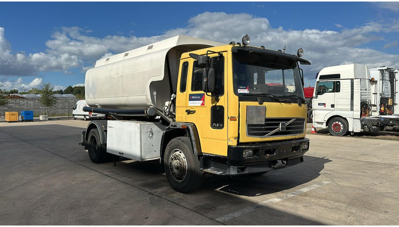 Volvo FL 6-18 (12400 LITERS / 3 COMPARTIMENTS / EURO 2 / STEEL SUSP. / LAMES) - Camión cisterna: foto 3 Volvo FL 6-18 (12400 LITERS / 3 COMPARTIMENTS / EURO 2 / STEEL SUSP. / LAMES) - Camión cisterna: foto 3