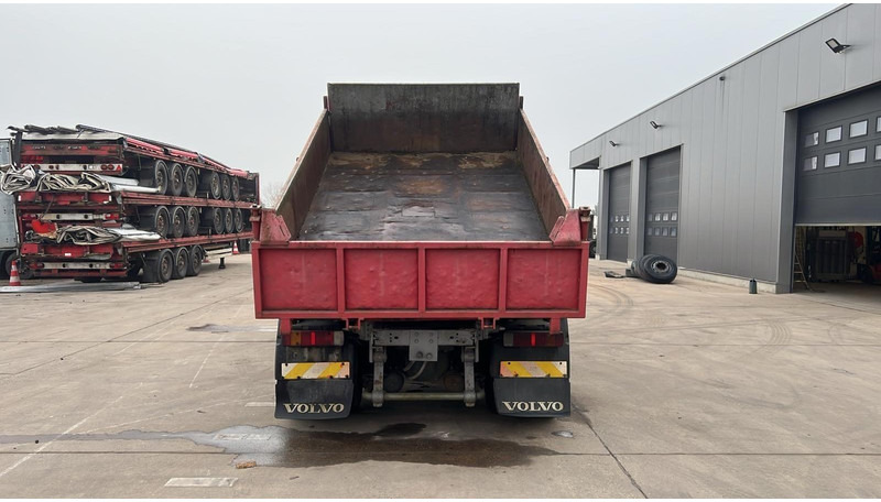 Volvo FM 10 - 320 (POMPE MANUELLE / MANUAL PUMP / MANUAL GEARBOX / BOITE MANUELLE) - Camión volquete: foto 5 Volvo FM 10 - 320 (POMPE MANUELLE / MANUAL PUMP / MANUAL GEARBOX / BOITE MANUELLE) - Camión volquete: foto 5