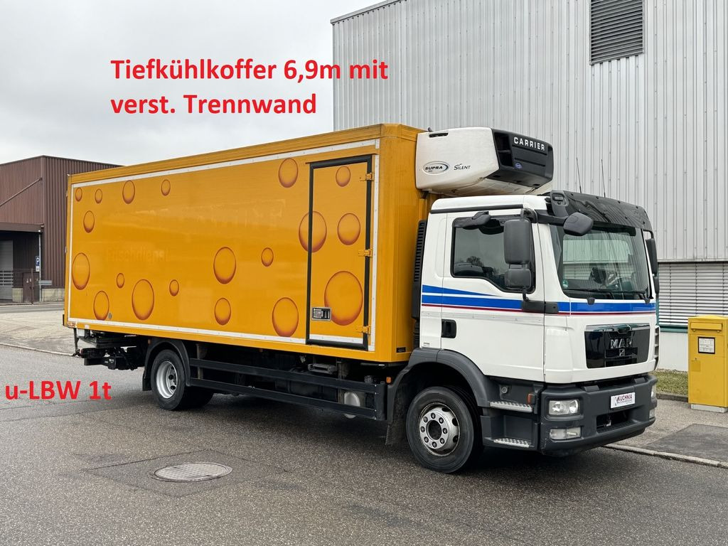 MAN TGM 12.250 Tiefkühlkoffer 6,9m SUPRA 850 LBW E5 MAN TGM 12.250 Tiefkühlkoffer 6,9m SUPRA 850 LBW E5 - Camión frigorífico: foto 1 MAN TGM 12.250 Tiefkühlkoffer 6,9m SUPRA 850 LBW E5 MAN TGM 12.250 Tiefkühlkoffer 6,9m SUPRA 850 LBW E5 - Camión frigorífico: foto 1