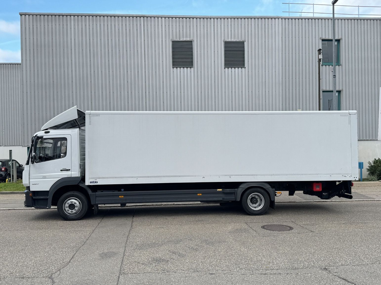 Mercedes-Benz Atego 1227L Koffer 8m LBW Klima Diff. Sperre - Camión caja cerrada: foto 4 Mercedes-Benz Atego 1227L Koffer 8m LBW Klima Diff. Sperre - Camión caja cerrada: foto 4