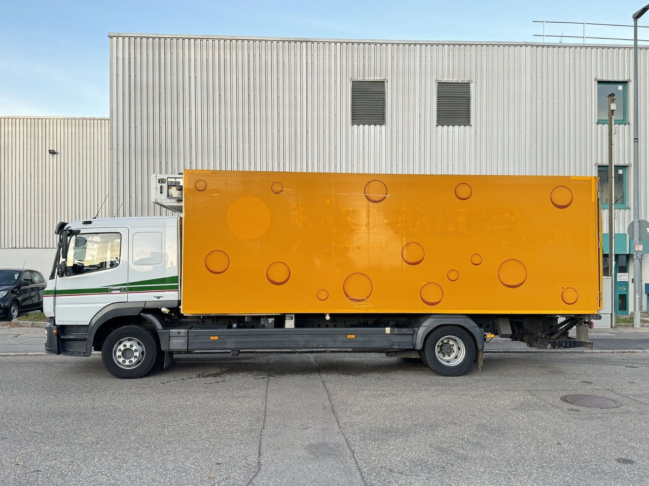 Mercedes-Benz Atego 1524 L-Haus Tiefkühlkoffer 6,9m LBW Tür - Camión frigorífico: foto 4 Mercedes-Benz Atego 1524 L-Haus Tiefkühlkoffer 6,9m LBW Tür - Camión frigorífico: foto 4