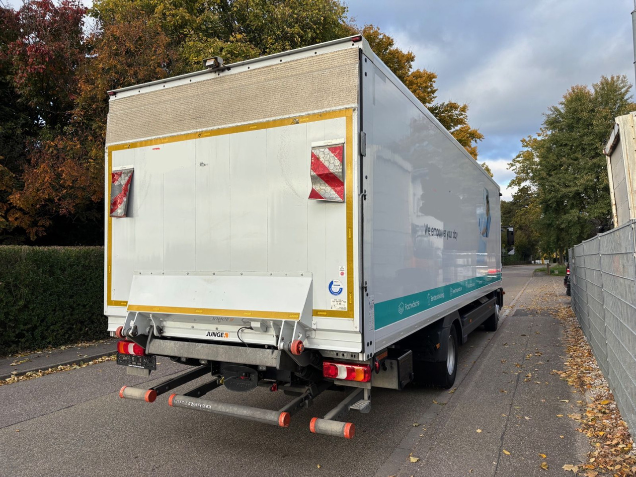 Mercedes-Benz Atego III 1227L, Euro-6, 2xAHK, Klima, Abbiegeas - Camión caja cerrada: foto 4 Mercedes-Benz Atego III 1227L, Euro-6, 2xAHK, Klima, Abbiegeas - Camión caja cerrada: foto 4