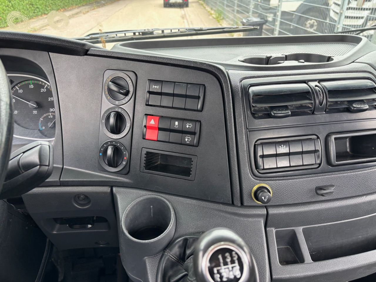 Camión volquete Mercedes-Benz Atego III 818, Euro-6, MEILER Dreiseitenkipper: foto 11 Camión volquete Mercedes-Benz Atego III 818, Euro-6, MEILER Dreiseitenkipper: foto 11