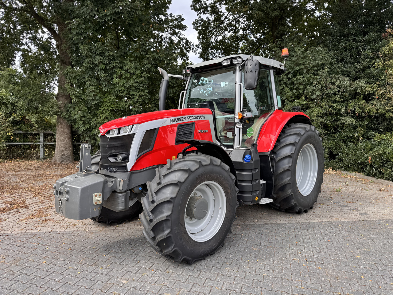 Massey Ferguson 7s.180 Dyna6 Efficient - Tractor: foto 1 Massey Ferguson 7s.180 Dyna6 Efficient - Tractor: foto 1