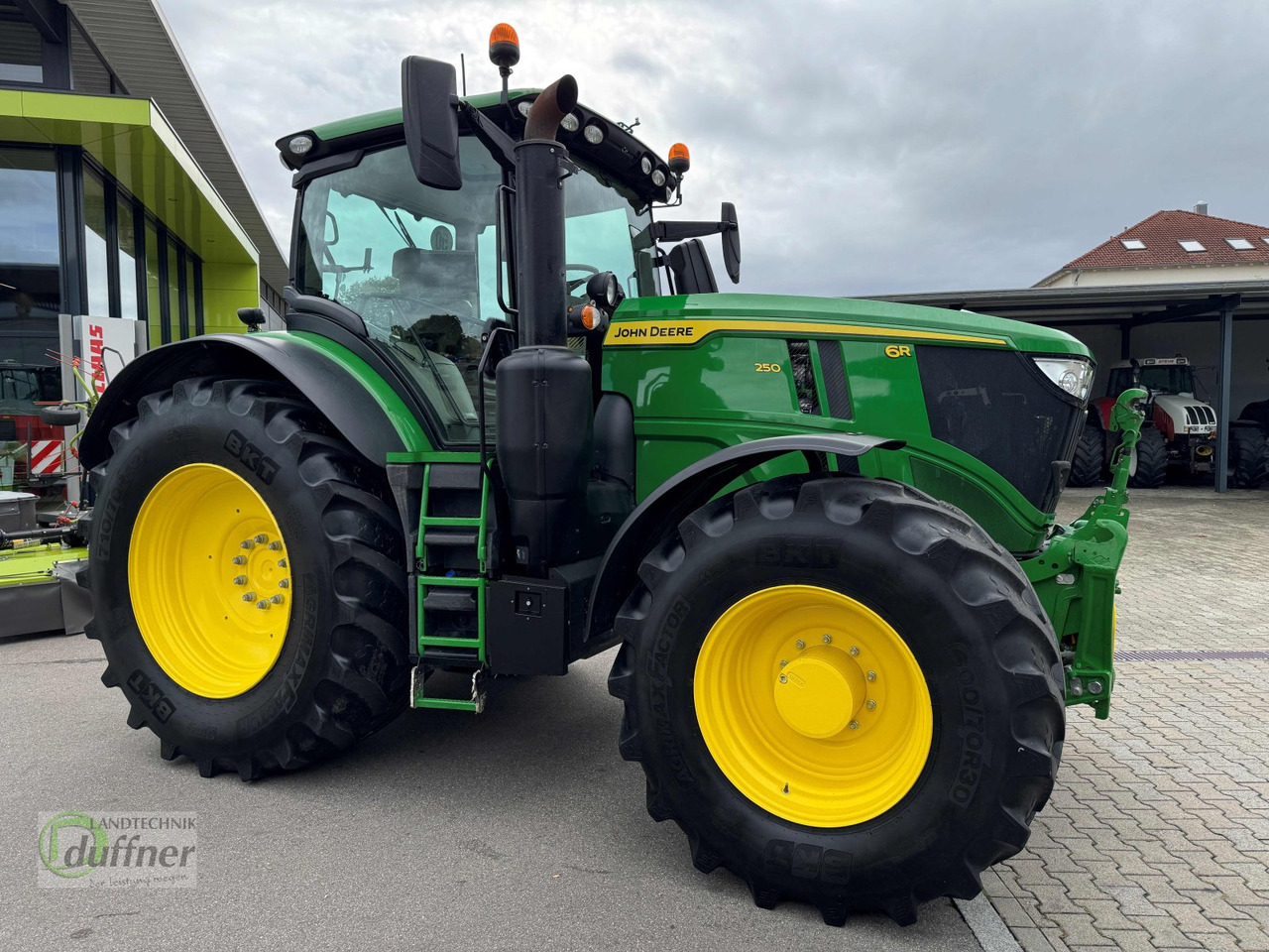 John Deere 6R 250 - Tractor: foto 1 John Deere 6R 250 - Tractor: foto 1
