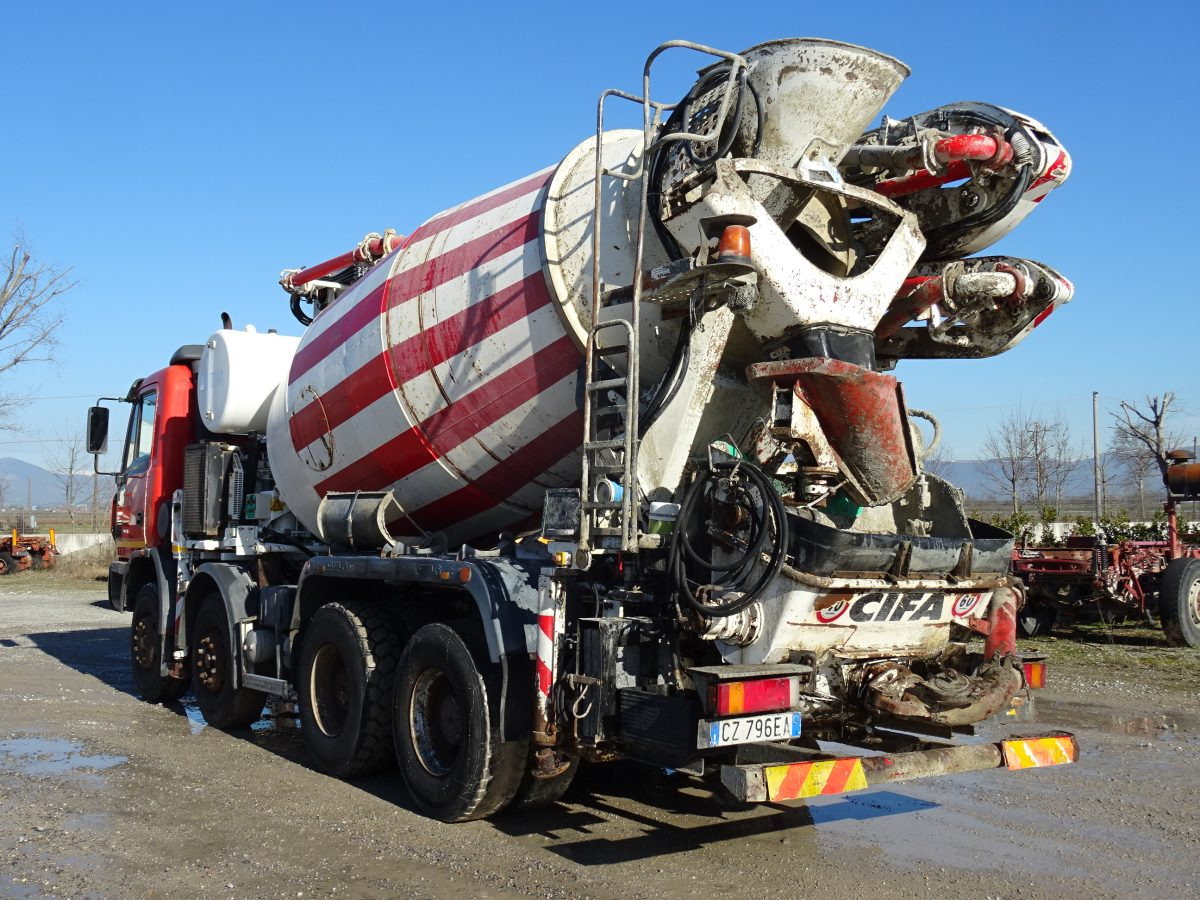 Camión hormigonera con bomba ASTRA HD8 8445 CIFA MK28.4: foto 6