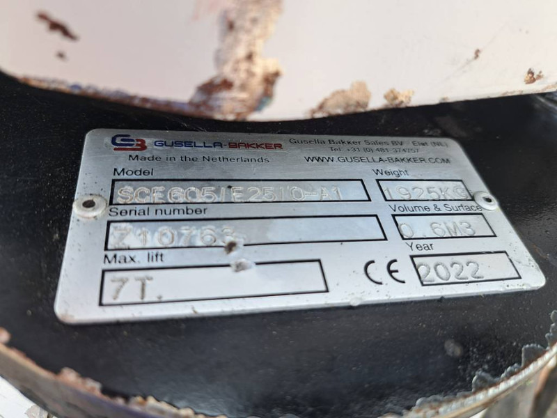 Fuchs MHL360D with low hour engine + grapple - Manipulador de materiales: foto 5 Fuchs MHL360D with low hour engine + grapple - Manipulador de materiales: foto 5