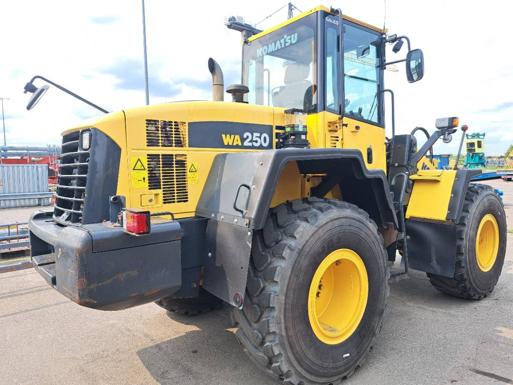 Komatsu WA 250-5H - Cargadora de ruedas: foto 4 Komatsu WA 250-5H - Cargadora de ruedas: foto 4