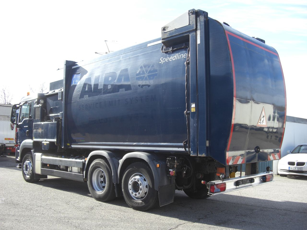 MAN 26360FNLL / RECHTSGEST. - Camión de basura: foto 4 MAN 26360FNLL / RECHTSGEST. - Camión de basura: foto 4