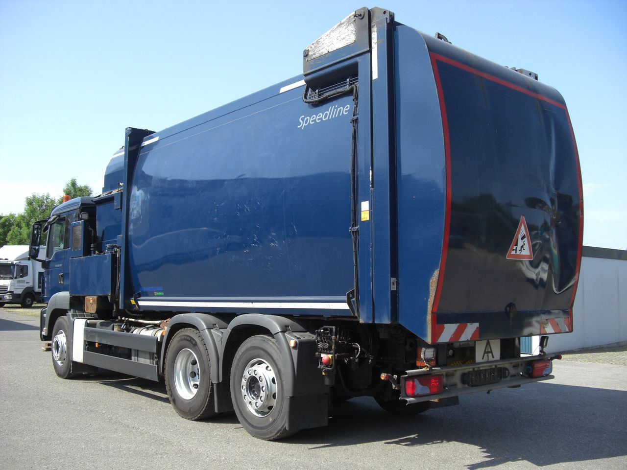 MAN 26360FNLL / SEITENLADER - Camión de basura: foto 4 MAN 26360FNLL / SEITENLADER - Camión de basura: foto 4