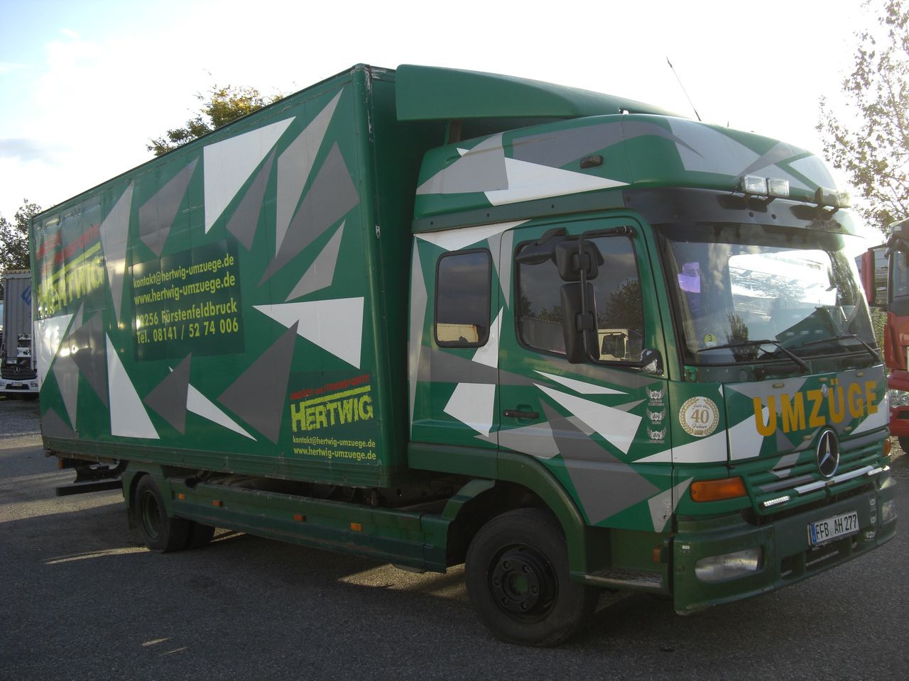 Mercedes-Benz 823L - Camión caja cerrada: foto 2 Mercedes-Benz 823L - Camión caja cerrada: foto 2