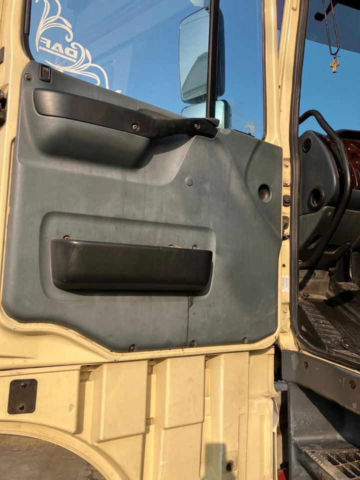 DAF XF 95 430 Platform - Camión caja abierta: foto 4 DAF XF 95 430 Platform - Camión caja abierta: foto 4