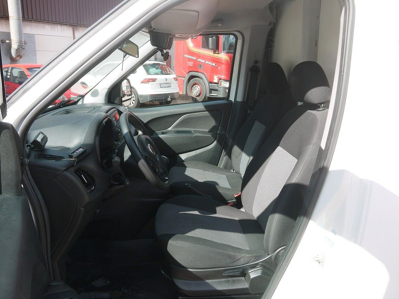 Furgoneta frigorifica Fiat DOBLO 1.6 KUHLKOFFER THERMOKING MT   A/C: foto 13