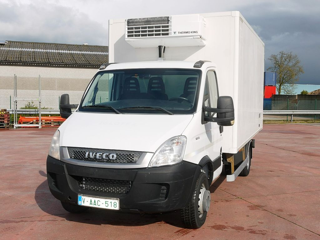 Iveco 60C15 65 70 DAILY KUHLKOFFER THERMOKING V500 A/C Iveco 60C15 65 70 DAILY KUHLKOFFER THERMOKING V500 A/C - Furgoneta frigorifica: foto 5 Iveco 60C15 65 70 DAILY KUHLKOFFER THERMOKING V500 A/C Iveco 60C15 65 70 DAILY KUHLKOFFER THERMOKING V500 A/C - Furgoneta frigorifica: foto 5
