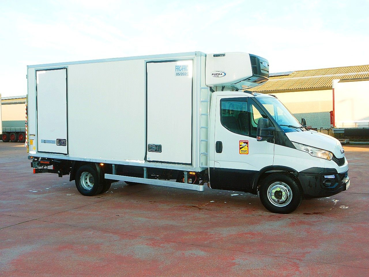 Iveco 70C17 DAILY KUHLKOFFER CARRIER SUPRA 750 MULTi - Furgoneta frigorifica: foto 3 Iveco 70C17 DAILY KUHLKOFFER CARRIER SUPRA 750 MULTi - Furgoneta frigorifica: foto 3