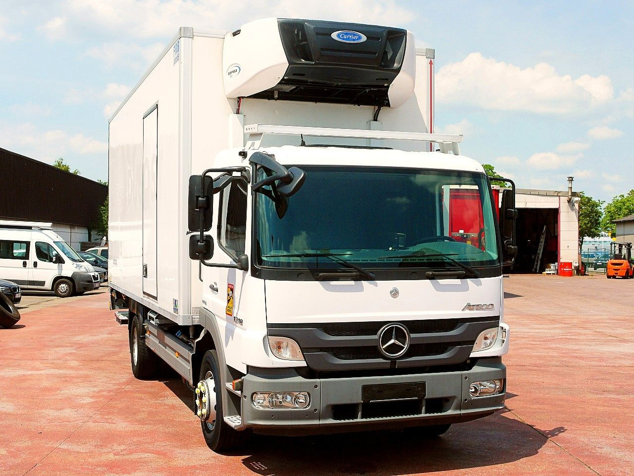 Mercedes-Benz 1318 ATEGO FLEISH KUHLKOFFER CARRIER SUPRA 750 - Camión frigorífico: foto 1 Mercedes-Benz 1318 ATEGO FLEISH KUHLKOFFER CARRIER SUPRA 750 - Camión frigorífico: foto 1