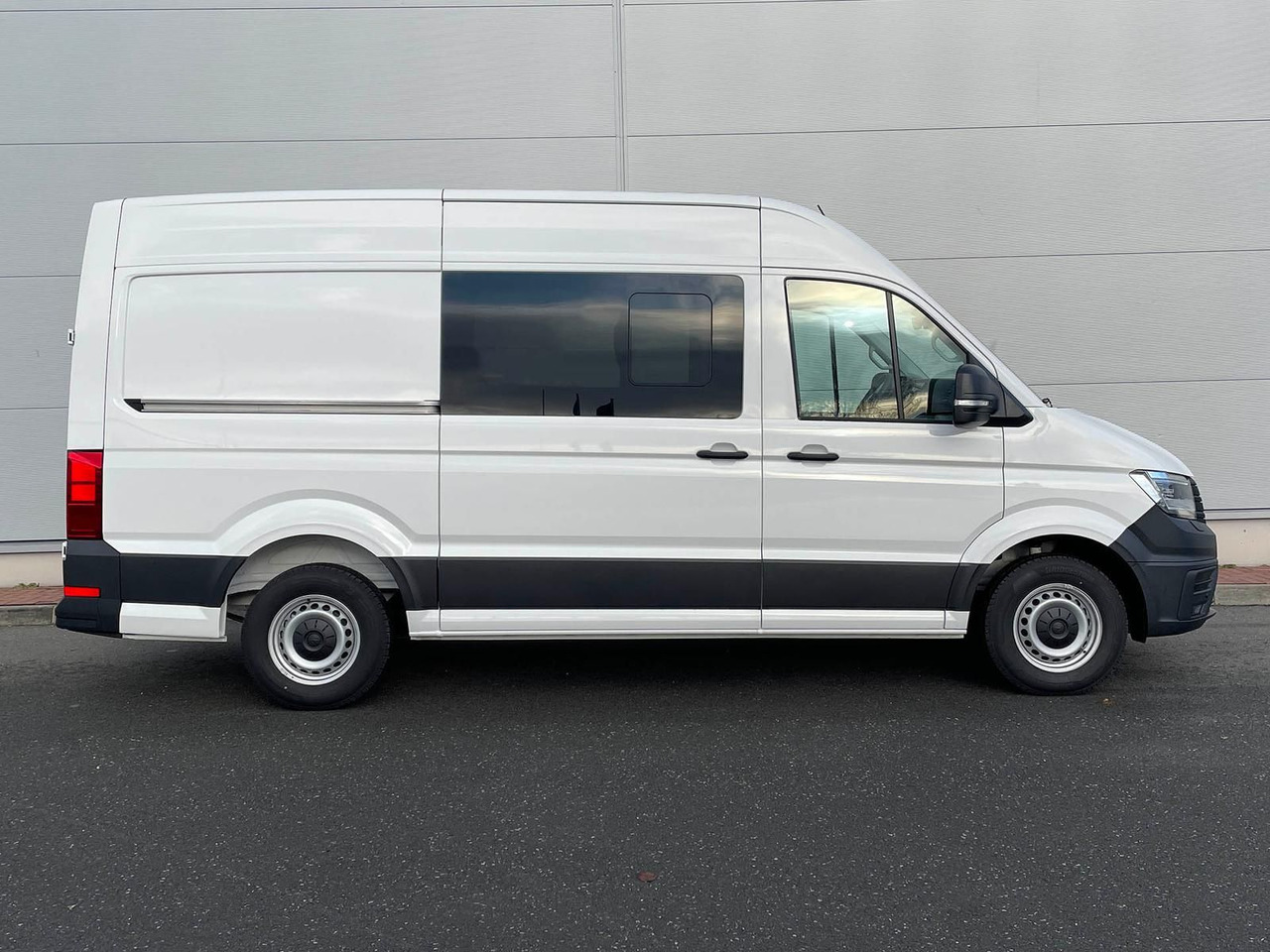 Volkswagen Crafter Kasten 35 L3H3 Autom. NAVI SITZHZ ACC - Furgón: foto 5 Volkswagen Crafter Kasten 35 L3H3 Autom. NAVI SITZHZ ACC - Furgón: foto 5