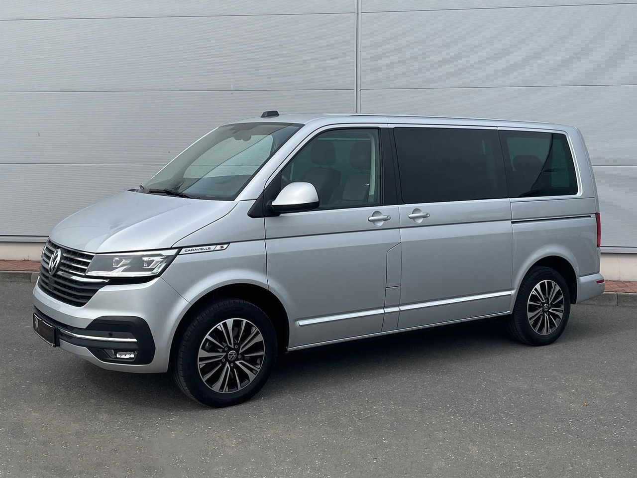 Volkswagen T6.1 Caravelle Highline STANDHZ NAVI LEDER PDC - Furgoneta de pasajeros: foto 1 Volkswagen T6.1 Caravelle Highline STANDHZ NAVI LEDER PDC - Furgoneta de pasajeros: foto 1