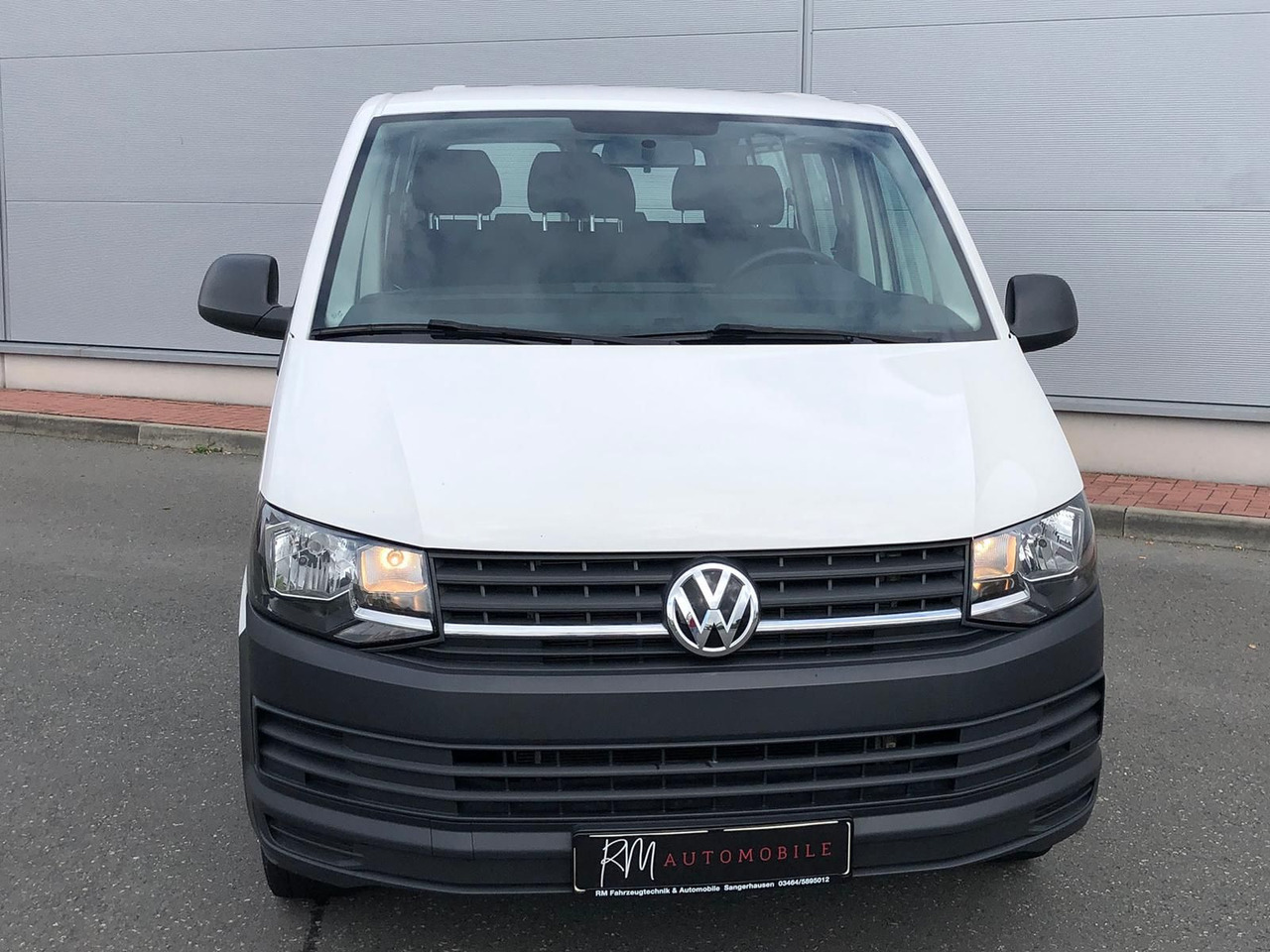 Volkswagen T6 Transporter 2.0 TDI Kombi lang 9-SITZE TEMP - Coche familiar: foto 3 Volkswagen T6 Transporter 2.0 TDI Kombi lang 9-SITZE TEMP - Coche familiar: foto 3